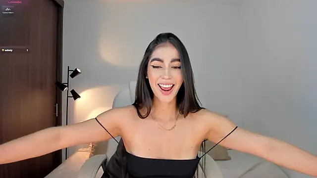 Snapshot of RebeccaBaxter chatting on October 2025 10:40:02 PM RebeccaBaxter online show from October 2025 10:40:02 PM