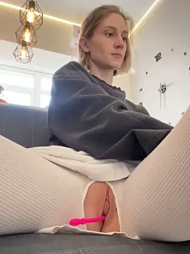 Snapshot of Feral_berry_8133 chatting on February 2025 12:34:02 PM Feral berry 8133 online show from February 2025 12:34:02 PM