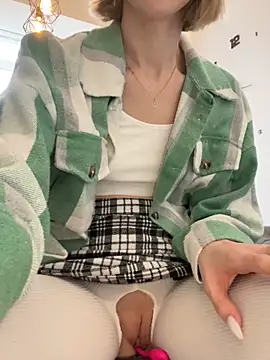 Snapshot of Feral_berry_8133 chatting on March 2025 12:33:02 PM Feral berry 8133 online show from March 2025 12:33:02 PM