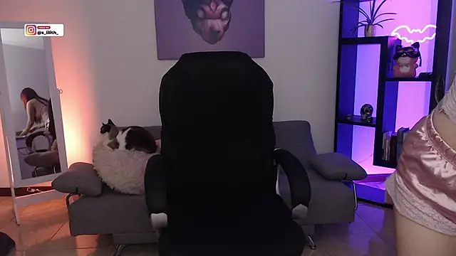 S Lilith  online show from October 2025 01:05:01 AM