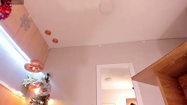 bonie lov online show from December 2024 11:13:02 PM