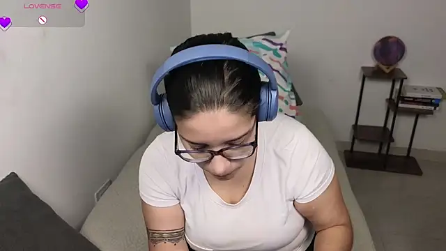 Snapshot of blue__moon_ chatting on April 2026 03:26:01 AM blue moon online show from April 2026 03:26:01 AM