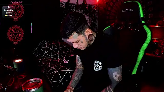 Snapshot of josh__ackerman chatting on October 2025 02:48:01 PM josh ackerman online show from October 2025 02:48:01 PM