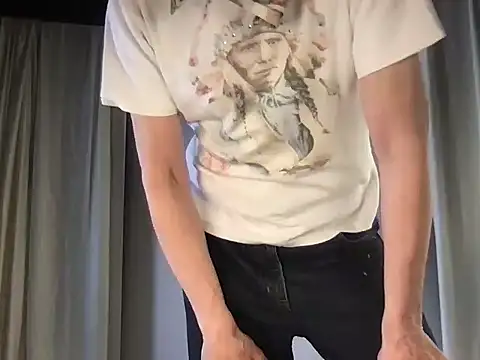 Snapshot of GioApri chatting on October 2025 10:32:01 PM GioApri online show from October 2025 10:32:01 PM