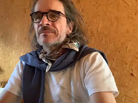 Snapshot of GioApri chatting on January 2026 12:00:01 PM GioApri online show from January 2026 12:00:01 PM