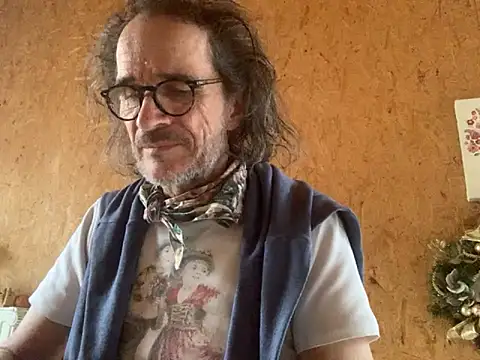 Snapshot of GioApri chatting on January 2026 10:42:02 AM GioApri online show from January 2026 10:42:02 AM