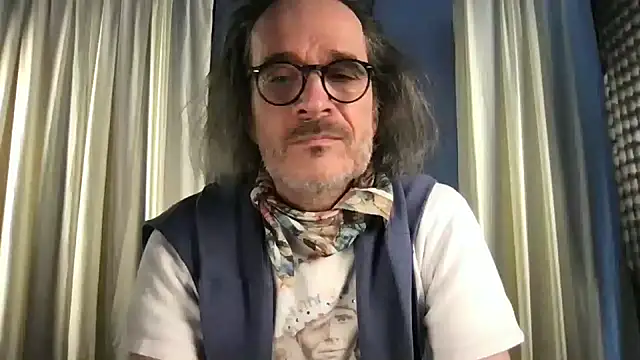 Snapshot of GioApri chatting on February 2026 01:33:02 PM GioApri online show from February 2026 01:33:02 PM