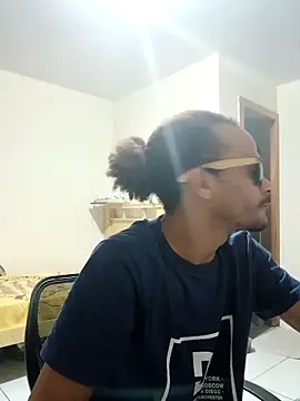 Snapshot of JamesQuaresma chatting on February 2025 04:19:02 AM JamesQuaresma online show from February 2025 04:19:02 AM