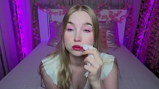 Snapshot of LilyStarlight chatting on June 2026 03:43:02 AM LilyStarlight online show from June 2026 03:43:02 AM