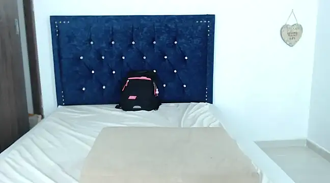 Snapshot of QueenSquirt_ chatting on February 2025 08:14:02 PM QueenSquirt online show from February 2025 08:14:02 PM