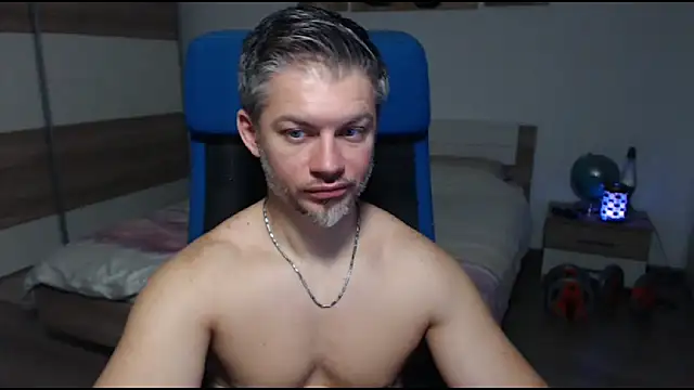 RobbyShawz online show from February 2025 10:33:02 AM