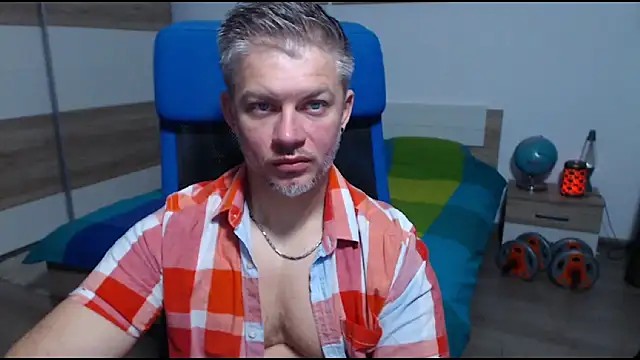 RobbyShawz online show from October 2025 04:44:02 AM