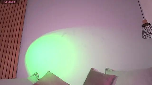 mia-reeves online show from July 2026 06:57:01 PM
