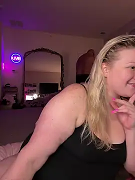 Snapshot of PiggyRose chatting on May 2026 01:55:01 AM PiggyRose online show from May 2026 01:55:01 AM