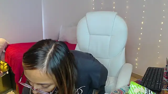 Snapshot of Gabi_morales chatting on October 2025 08:02:02 PM Gabi morales online show from October 2025 08:02:02 PM