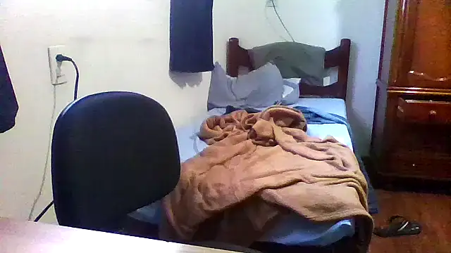 Snapshot of SAFADINHO-25 chatting on February 2025 09:10:01 PM SAFADINHO-25 online show from February 2025 09:10:01 PM