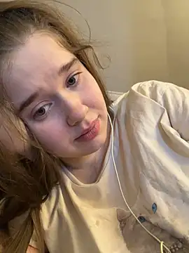 Snapshot of HornyGirlH chatting on May 2026 04:07:02 AM HornyGirlH online show from May 2026 04:07:02 AM