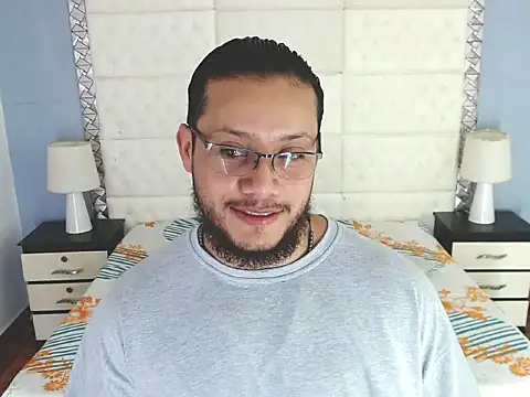 Snapshot of WilliamJhons chatting on March 2025 12:43:01 AM WilliamJhons online show from March 2025 12:43:01 AM