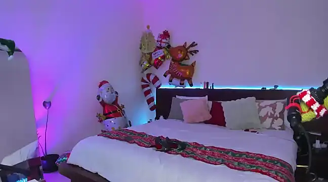 Snapshot of holy_khloe chatting on December 2024 09:00:02 AM holy khloe online show from December 2024 09:00:02 AM