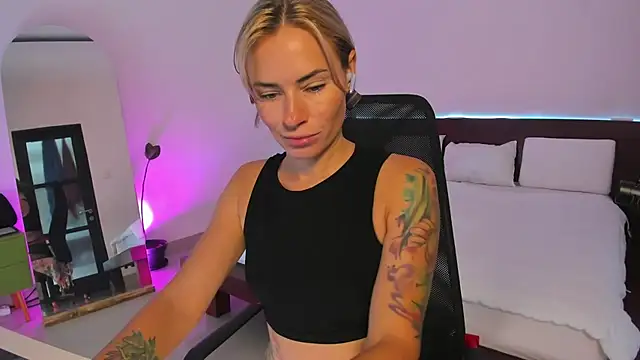 Snapshot of holy_khloe chatting on February 2025 02:23:01 AM holy khloe online show from February 2025 02:23:01 AM