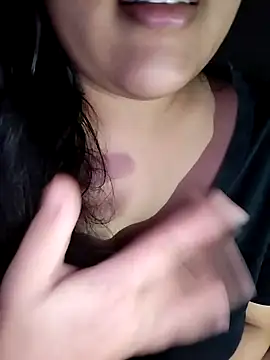 Snapshot of Annerae chatting on October 2025 03:25:01 PM Annerae online show from October 2025 03:25:01 PM