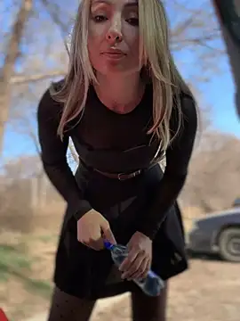 Snapshot of YOUR-KARINA chatting on March 2025 09:42:01 AM YOUR-KARINA online show from March 2025 09:42:01 AM