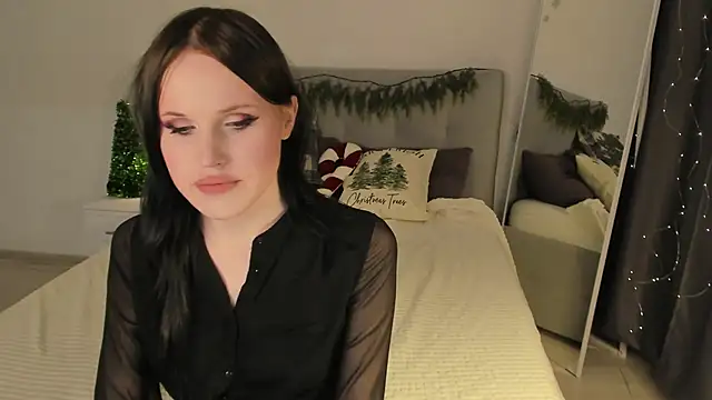 EffieMinki online show from December 2025 10:00:01 AM