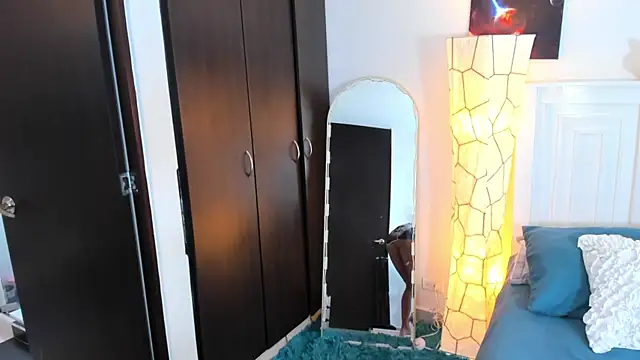 SarahCinnamon- online show from March 2025 07:28:01 PM