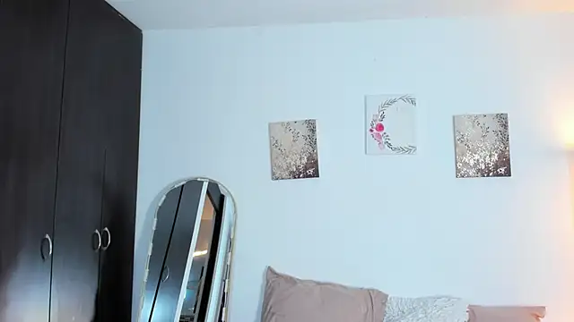 SarahCinnamon- online show from March 2026 07:19:01 PM