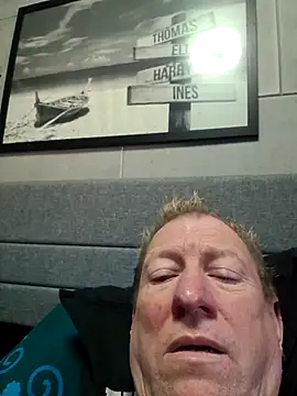 Snapshot of tomtom111111 chatting on October 2025 02:03:02 PM tomtom111111 online show from October 2025 02:03:02 PM