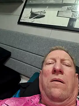 Snapshot of tomtom111111 chatting on October 2025 05:10:02 PM tomtom111111 online show from October 2025 05:10:02 PM