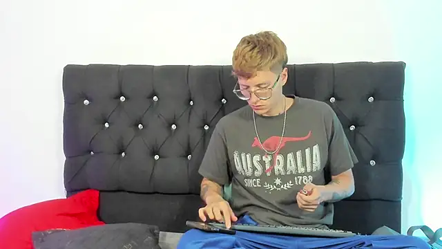 Snapshot of A_sexy_couple__ chatting on October 2025 01:59:02 AM A sexy couple online show from October 2025 01:59:02 AM