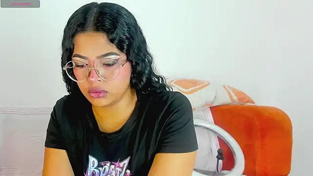Snapshot of moana_taylor chatting on June 2026 01:03:01 AM moana taylor online show from June 2026 01:03:01 AM