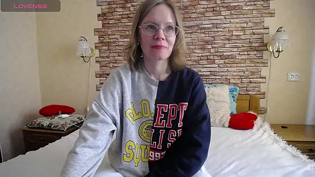 Snapshot of BlondyBabySweet chatting on May 2026 10:54:02 AM BlondyBabySweet online show from May 2026 10:54:02 AM