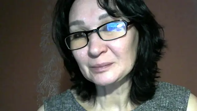 PrettyAndWild online show from November 2025 03:45:01 PM