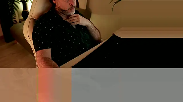 Snapshot of Sanders_White chatting on December 2024 03:10:02 AM Sanders White online show from December 2024 03:10:02 AM