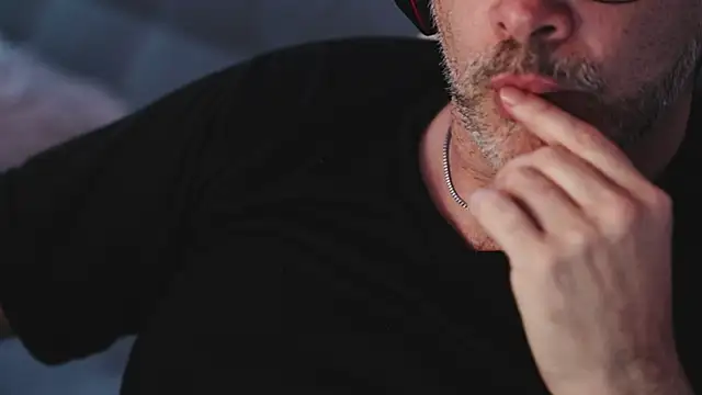 Snapshot of Sanders_White chatting on February 2025 04:47:01 AM Sanders White online show from February 2025 04:47:01 AM