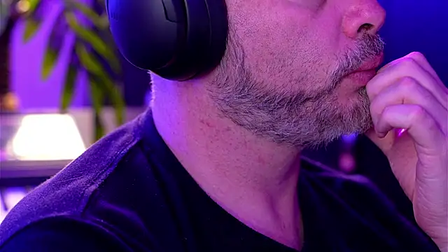 Snapshot of Sanders_White chatting on September 2025 11:30:02 PM Sanders White online show from September 2025 11:30:02 PM