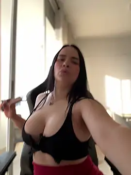 Snapshot of GeorginaJones chatting on February 2025 10:15:02 PM GeorginaJones online show from February 2025 10:15:02 PM