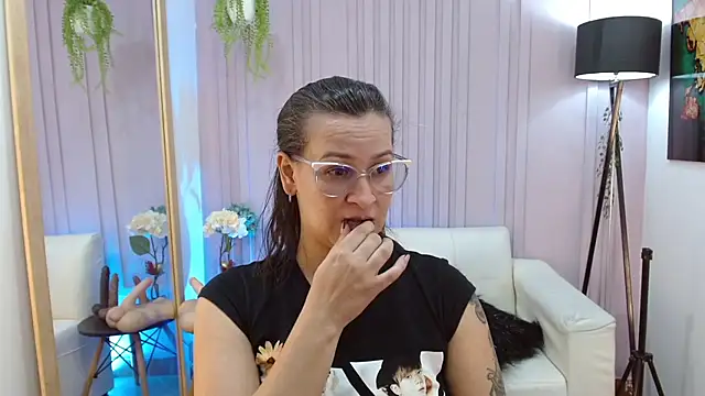 Britney taylor  online show from December 2024 09:19:01 PM