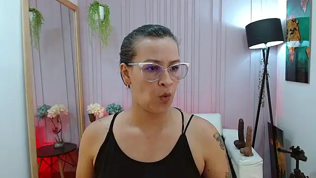 Britney taylor  online show from January 2025 09:58:02 PM