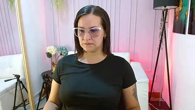 Britney taylor  online show from January 2025 06:45:01 PM