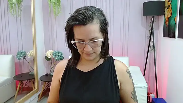 Britney taylor  online show from February 2025 09:54:01 PM