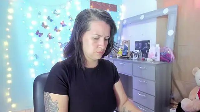 Britney taylor  online show from February 2025 03:49:02 PM