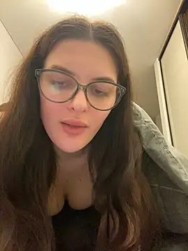 little belucci online show from February 2025 08:10:01 PM