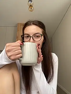 little belucci online show from October 2025 01:00:02 PM