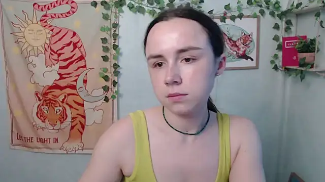 Snapshot of VeryVeryVeryShy_ chatting on July 2026 05:24:01 AM VeryVeryVeryShy online show from July 2026 05:24:01 AM