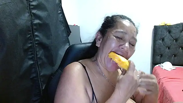 Snapshot of katia_mature chatting on October 2025 03:45:01 AM katia mature online show from October 2025 03:45:01 AM