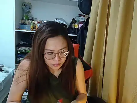 crizzybel online show from April 2026 09:04:01 PM