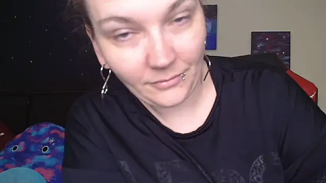 Snapshot of ToxicLilly chatting on November 2025 10:17:01 AM ToxicLilly online show from November 2025 10:17:01 AM